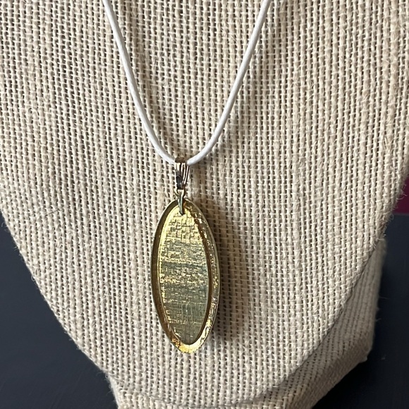 Vintage Hand Painted Blue Cornflowers on Porcelain in Gold Tone Setting Necklace - Picture 4 of 5